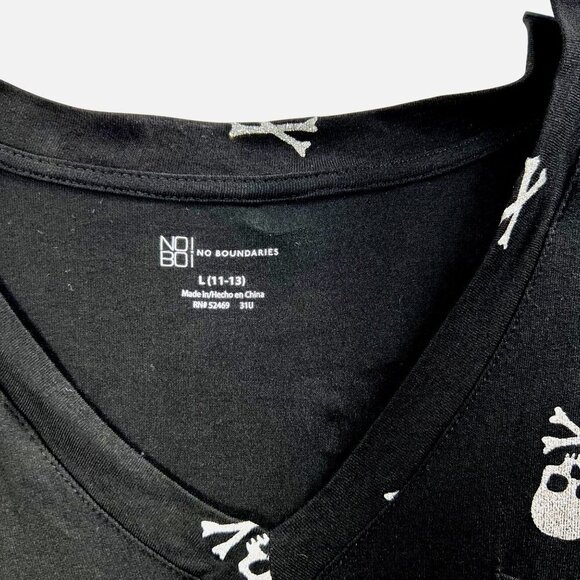 Black Skull Crossbones Knot Front Top Womens L Pocket Tee Goth By No Boundaries - Picture 4 of 11